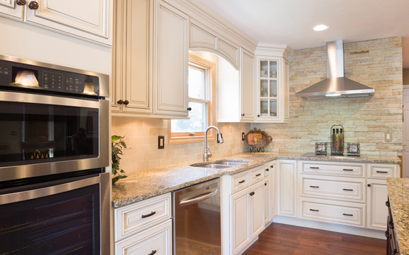 traditional off white kitchen cabinets
